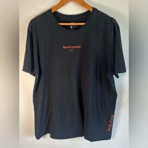 Nike Air Lebron James Hunt Or Be Hunted T-Shirt Men’s XL Lion Embroidered RARE